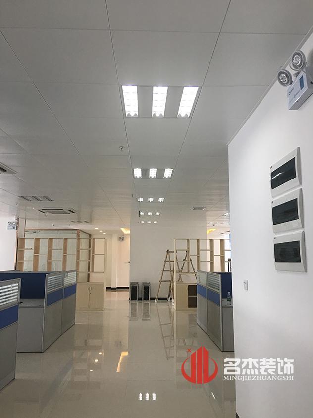 办公区羞羞视频网站入口设计完工照.jpg