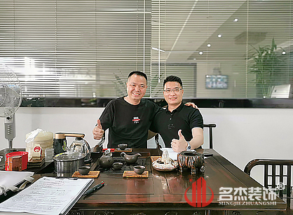 又成功签约了服装公司办公室羞羞视频网站入口